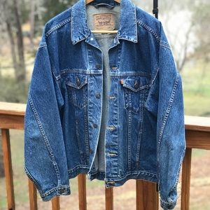 Levi’s classic trucker jacket red thread trim